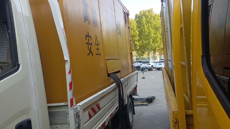 王益如何判断柴油发电机组和UPS电源的切换时间是否符合要求？