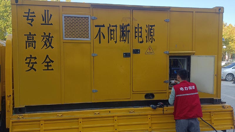 王益柴油发电机组和UPS电源配合使用时，如何避免切换过程中的电力中断？