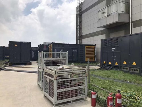 王益除了定期检查，还有哪些方法可以及时发现接触式转速表探头的磨损？