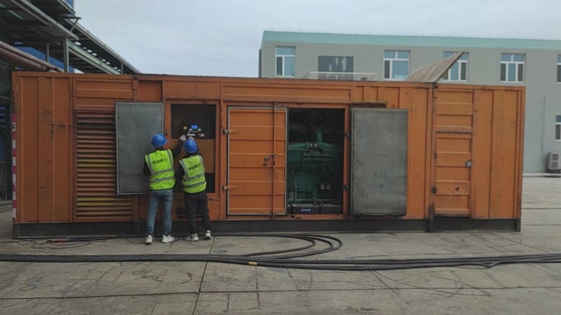 王益如何检查柴油发电机组的机油油位？